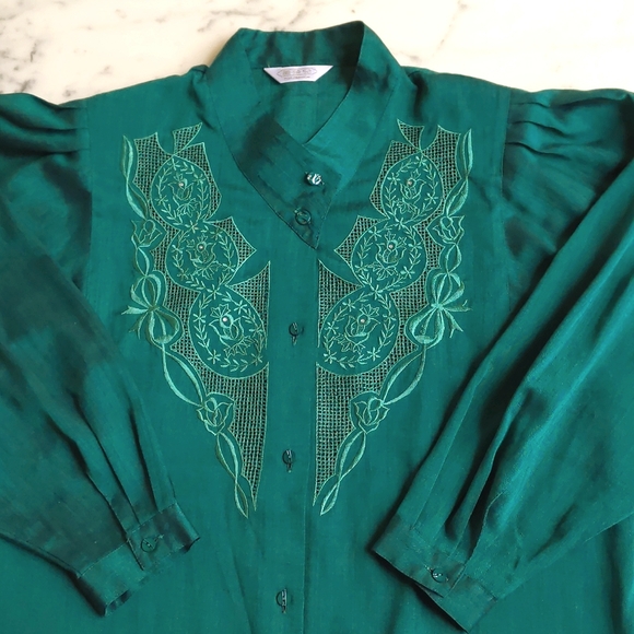 NWOT. Green Embroidery w/Crystals Puffy Shoulder Long Sleeve Button Down Shirt. - Picture 4 of 4